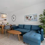 Iconic Sea View Apartment *